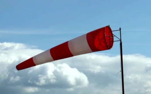 Forte vento e foehn in Lombardia: un fronte freddo si avvicina dalle Alpi