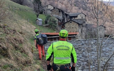 Recupero di escursionisti bloccati in montagna con l’elicottero