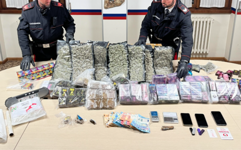 Arrestato giovane per spaccio di droga