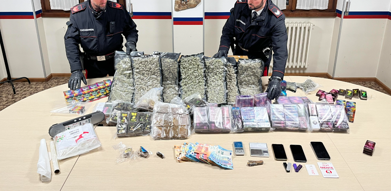 Arrestato giovane per spaccio di droga