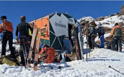 Inaugurazione del bivacco Meneghello al Colle degli Orsi