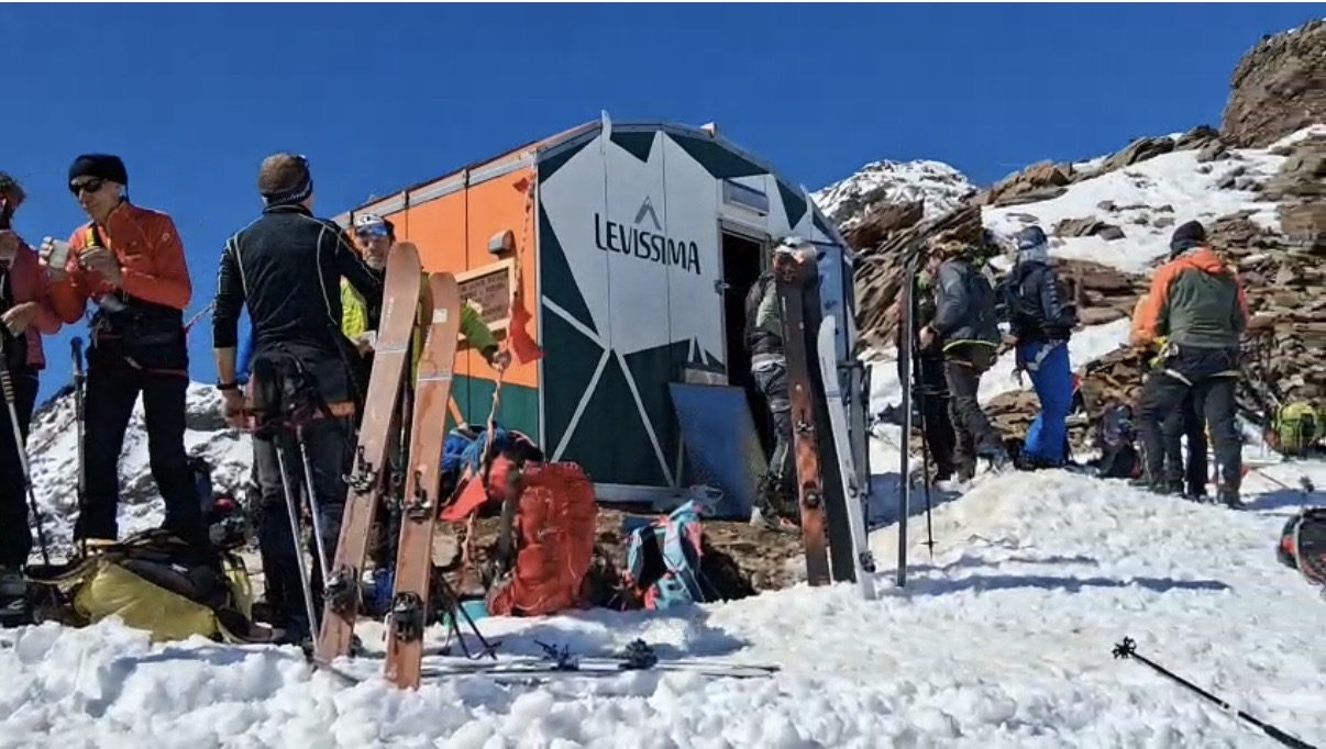 Inaugurazione del bivacco Meneghello al Colle degli Orsi