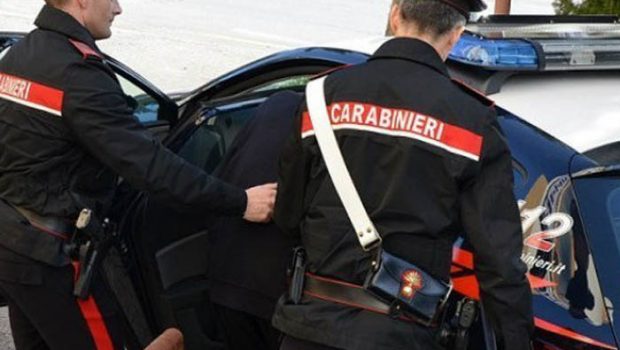 Rissa tra due stranieri, un ferito con una mannaia