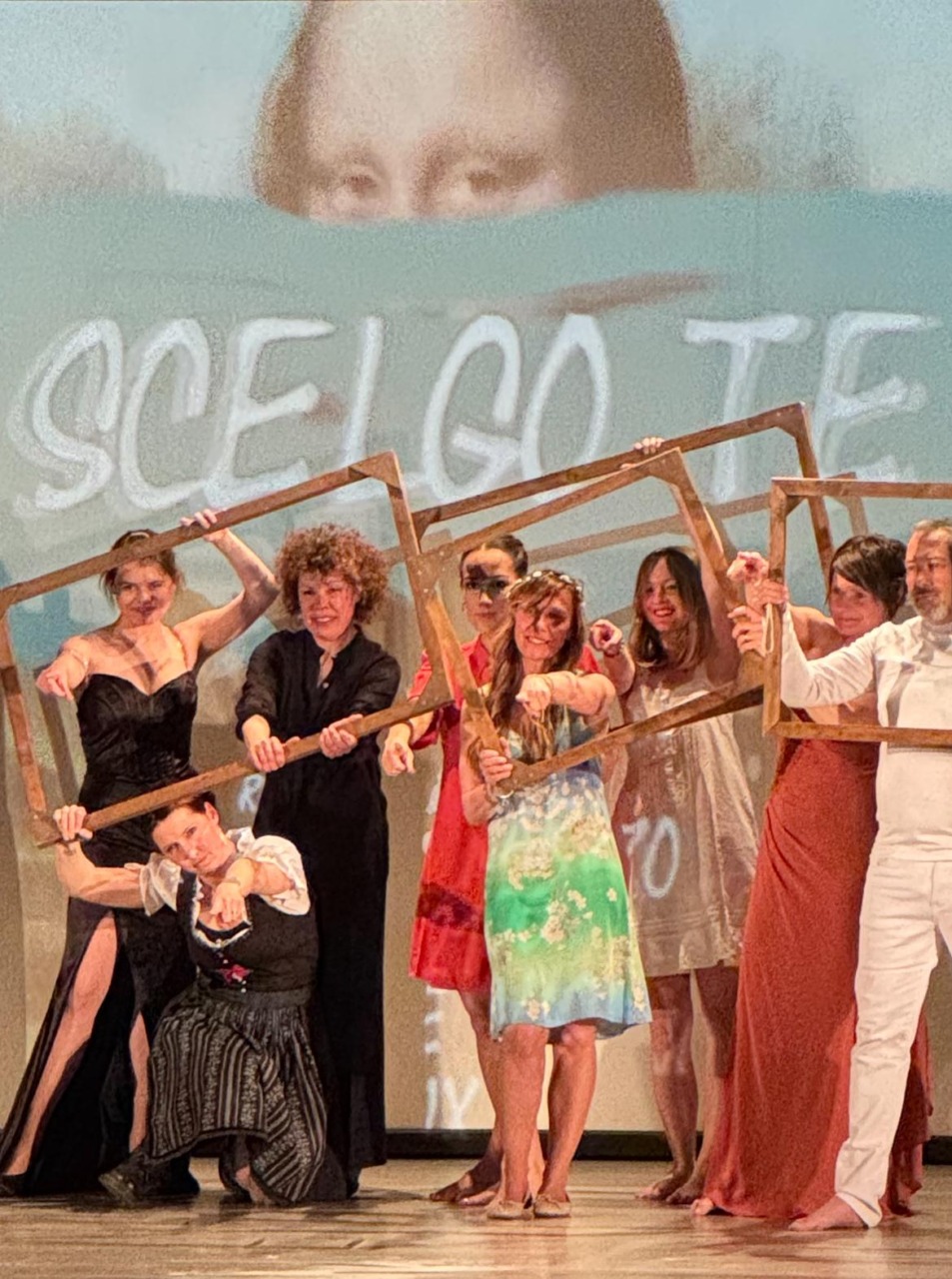 Sabato 11 aprile in scena “Scelgo Te” all’auditorium Trombini per la Biennale di Sondrio 2026