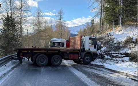 Camion coinvolto in incidente sul Passo del Foscagno