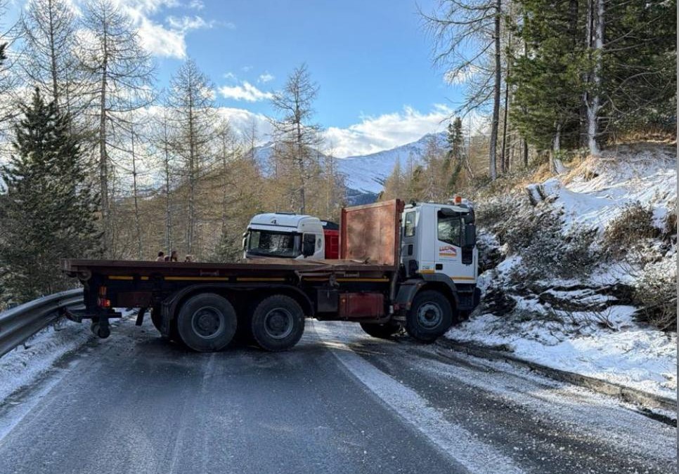 Camion coinvolto in incidente sul Passo del Foscagno