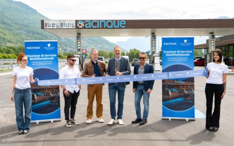 Inaugurazione della stazione di rifornimento di Acinque sulla tangenziale