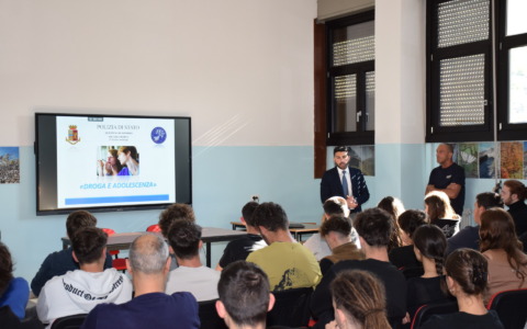 La Polizia e i pericoli della droga: un incontro con gli studenti