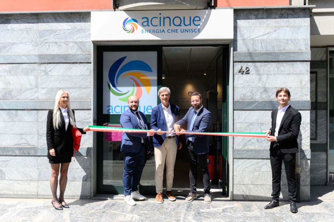 Ristrutturato lo sportello Acinque di Sondrio