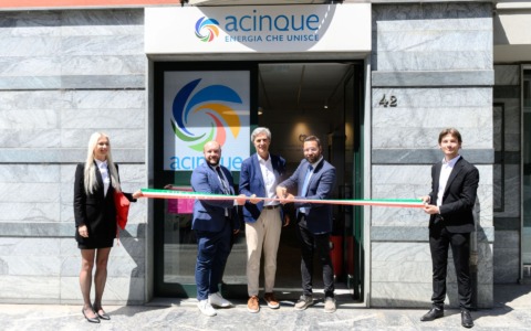 Ristrutturato lo sportello Acinque di Sondrio