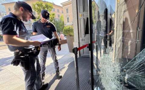 Arrestato un 49enne per aggressione e insulti ai poliziotti in un locale