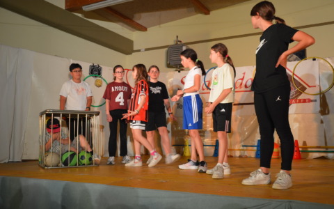 “Da grande farò… canestro”: un viaggio educativo attraverso il teatro per gli alunni della primaria