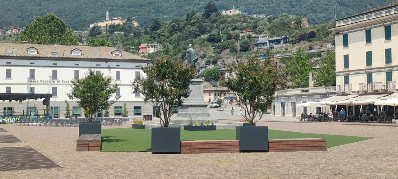 Piazza Garibaldi si rinnova con nuovi arredi e verde