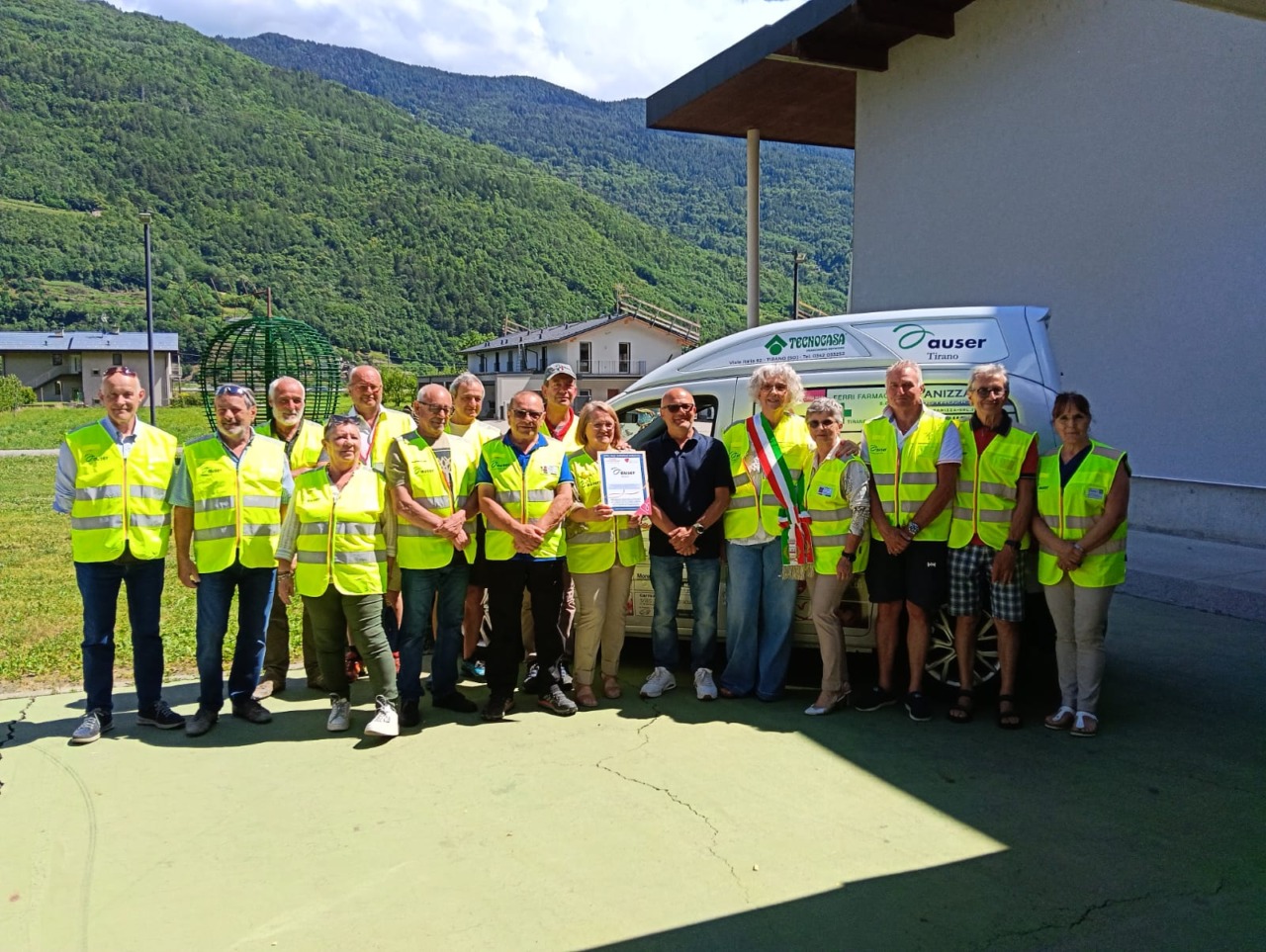 Presentato un Doblò per il trasporto sociale a Villa di Tirano