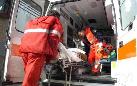 Scontro tra auto e moto: due feriti in gravi condizioni