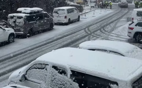 La neve sorprende il Passo dello Stelvio a luglio