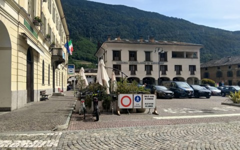 Nuove regole per la sosta a piazza Cavour a Tirano