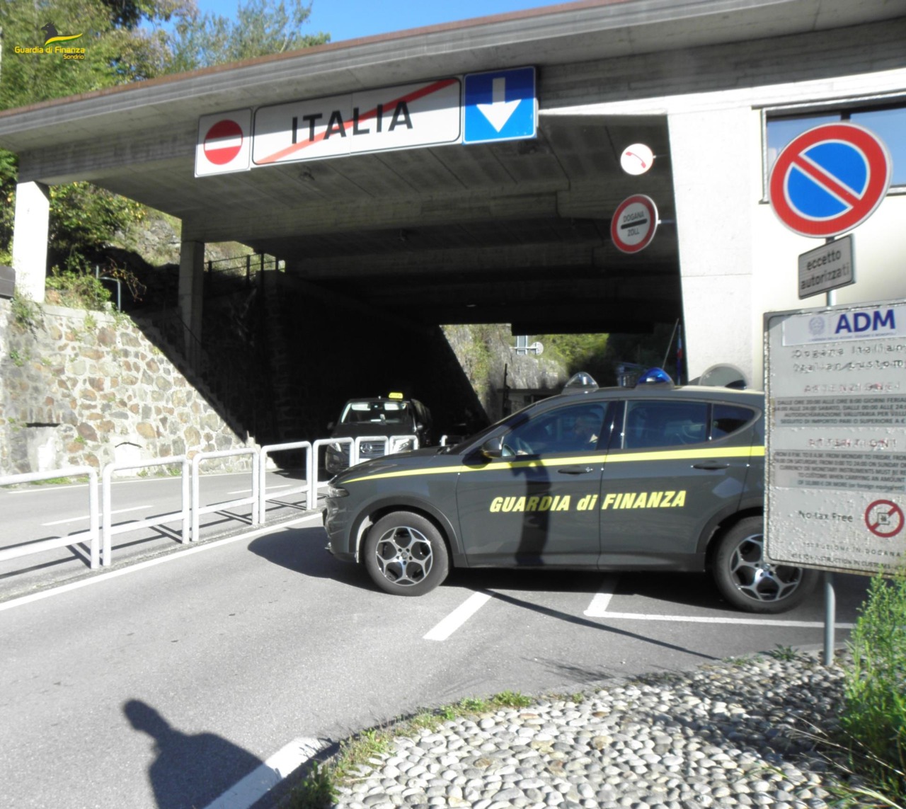 Sequestrate somme di denaro al valico di Piattamala